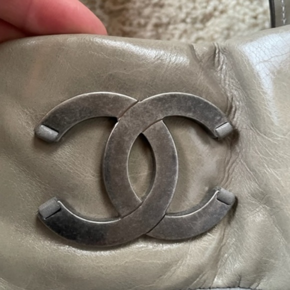 AUTHENTIC CHANEL 2009-2010 "In-the-Mix" Tote in light grey calfskin - Picture 6 of 12